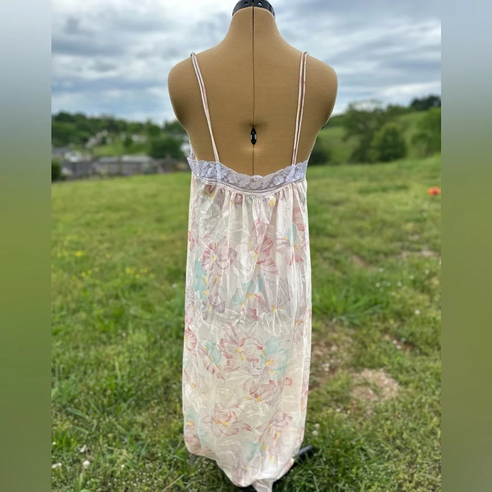 Vintage Christian Dior nightgown slip dress. Pastels. Lace. Christian Dior piece - Picture 4 of 7